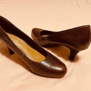 Clarks Textured Brown Heels